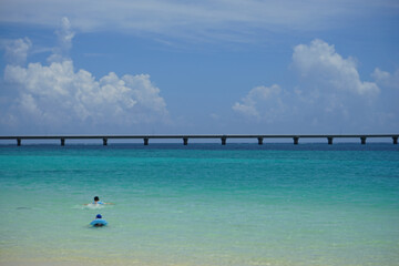 2020年8月、宮古島の前浜ビーチ。沖縄県、日本。