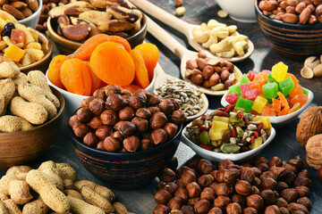 Composition with dried fruits and assorted nuts