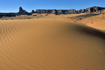 TADRART NATIONAL PARK IN THE SAHARA DESERT IN ALGERIA. SAND DUNES AND ROCK FORMATIONS. SAFARI AND ADVENTURE IN ALGERIA. TOURISM IN ALGERIA