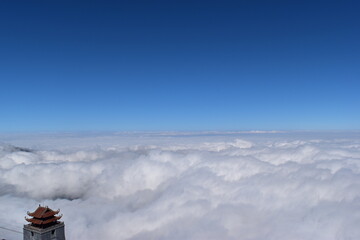Fototapeta na wymiar Sea of ​​clouds seen from Mt. Fansipan the highest peak in Vietnam