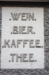 Fototapeta premium Schild an einem alten Gasthaus