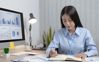 Young Asian women work in the office.