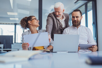 Obraz premium Group of business people sitting together and having a meeting in the office. Team of business people brainstorming.