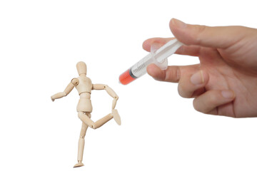 コロナウイルスワクチン摂取から走って逃げる人形