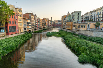 Fototapeta na wymiar Views of the old town of Girona and the river Onyar.