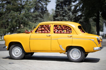 Fototapeta na wymiar Yellow Fruit Car 