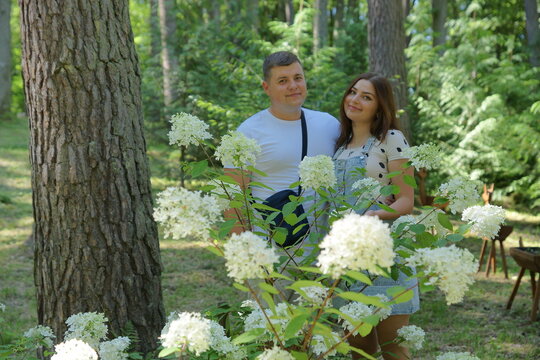 Boyfriend and girlfriend. Couple. In love. Forest Arboretum in Kudypy. Poland - Masuria - Warmia. Chłopak i  dziewczyna. Para. Zakochani. Leśne Arboretum w Kudypach. Polska - Mazury - Warmia. 