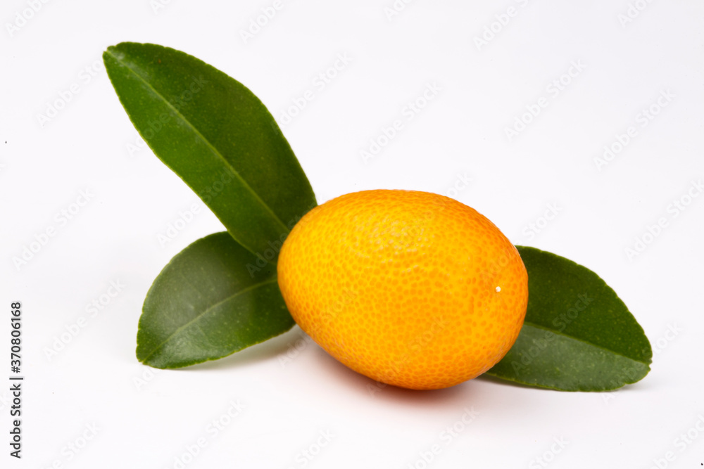 Wall mural Top view of bunch of fresh kumquats in the organic food market. Some kumquats is cutted.