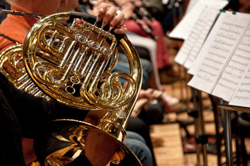 French horn. Hornist playing at concert - obrazy, fototapety, plakaty