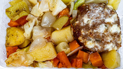 grilled meat with vegetables
in lunchbox 