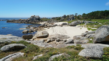 Spain, Galicia coastline, sandy beach with granite boulders, Atlantic ocean, province of Pontevedra, Praia Abelleira, San Vicente do Grove