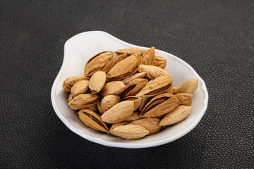 Unpeeled Almonds nuts