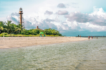 La isla y el faro © Juan