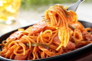 鉄板ナポリタンを食べる