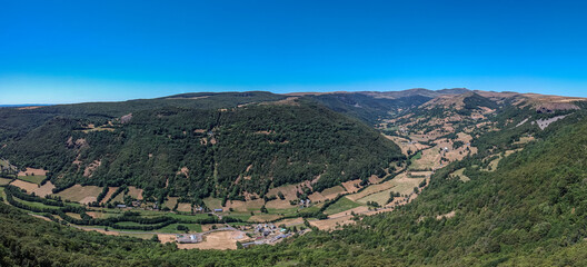 Brezons (Cantal, France) - Site de Vidèche - Belvédère sur la vallée de Brezons et le Plomb du...