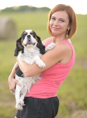 femme avec son chien