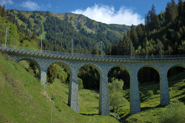 Fototapeta na wymiar Viadukt in der Schweiz 21.5.2020