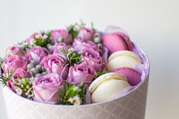 Obraz na płótnie Canvas Gift box with pink roses and sweet french dessert macaroons for Valentine's Day gift