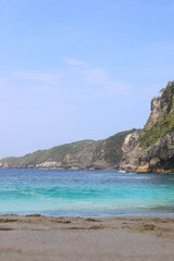 Fototapeta na wymiar Manta Bay or Kelingking Beach on Nusa Penida Island, Bali, Indonesia. Amazing view, white sand beach with rocky mountains and azure lagoon with clear water of Indian Ocean 