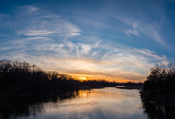 Obraz premium sunset over the river