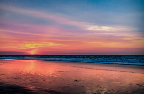 Atardecer en la playa de Tonsupa, Esmeraldas - Ecuador. Sunset at Tonsupa