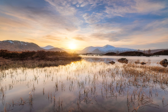 UK, Scotland,&Ocirc;&oslash;&Omega;Lochan na h-Achlaise at sunset