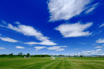 青空とサッカーグランド