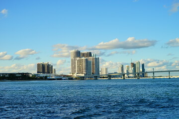 Obraz premium Miami downtown and beach at sun set