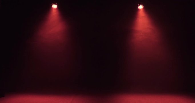 小劇場の照明02
照明用の粗い粒子のスモークの中、暗転から赤の照明が点灯。