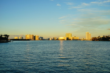 Fototapeta premium Miami downtown skyscrapers at sun set