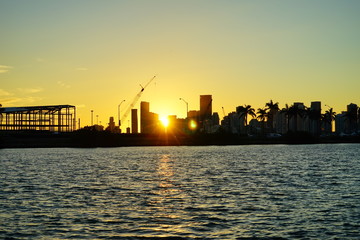 Obraz premium Miami downtown and south beach at sun set 