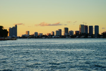 Fototapeta na wymiar Miami downtown and beach at sun set