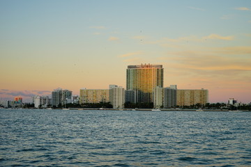Fototapeta na wymiar Miami downtown and beach at sun set