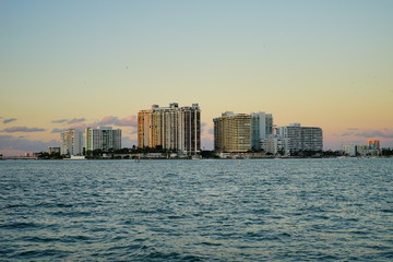 Obraz premium Miami downtown and beach at sun set