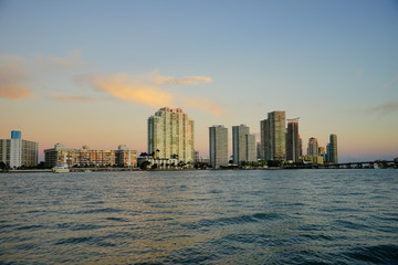 Fototapeta na wymiar Miami downtown and beach at sun set 