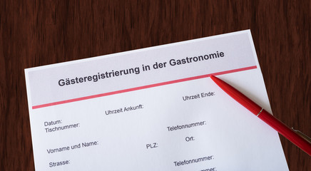 Formular für die Kontaktdaten von Gästen in einem Restaurant in Deutschland während der...
