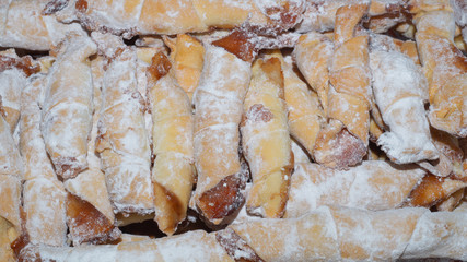 Crispy croissants stuffed with jam. traditional slavic pastry called roguelikes