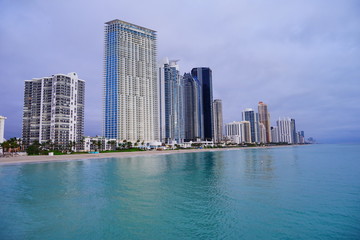 Fototapeta na wymiar Miami downtown and beach at sun set 