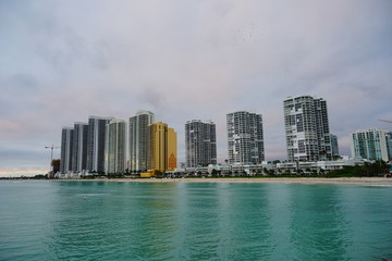 Fototapeta premium Miami downtown and beach at sun set 