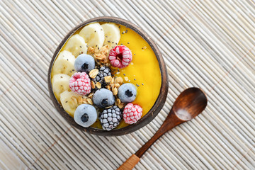 Mango smoothie bowl