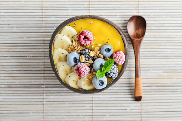Mango smoothie bowl