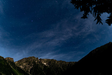 Fototapeta na wymiar 夏の上高地で夜の景色を撮影した山からの星空
