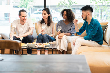 ホームパーティー風景