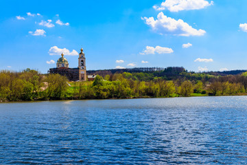 Fototapeta na wymiar View of the beautiful lake and old orthodox church on a shore