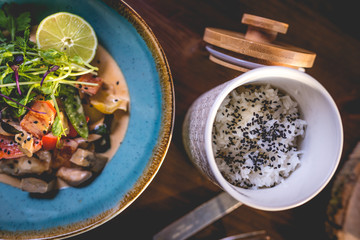 Chicken with curry and vegetables