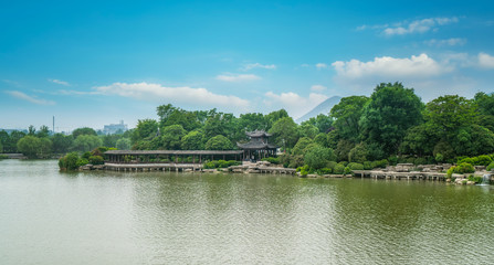Fototapeta na wymiar The Beautiful Landscape of Yulong Lake in Xuzhou