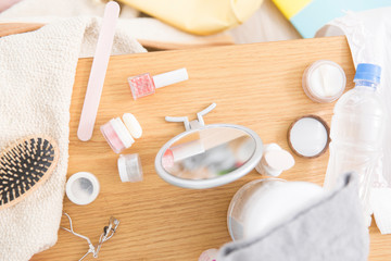 散らかったテーブル