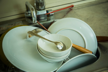 シンクにたまった食器