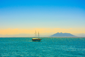 Obraz premium boat in the sea