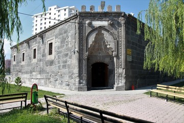 Fototapeta premium Gulluk Mosque was built in the 12th century Seljuk period. The stone workmanship at the entrance door of the mosque is remarkable. There is a madrasah on the side. Kayseri, Turkey.